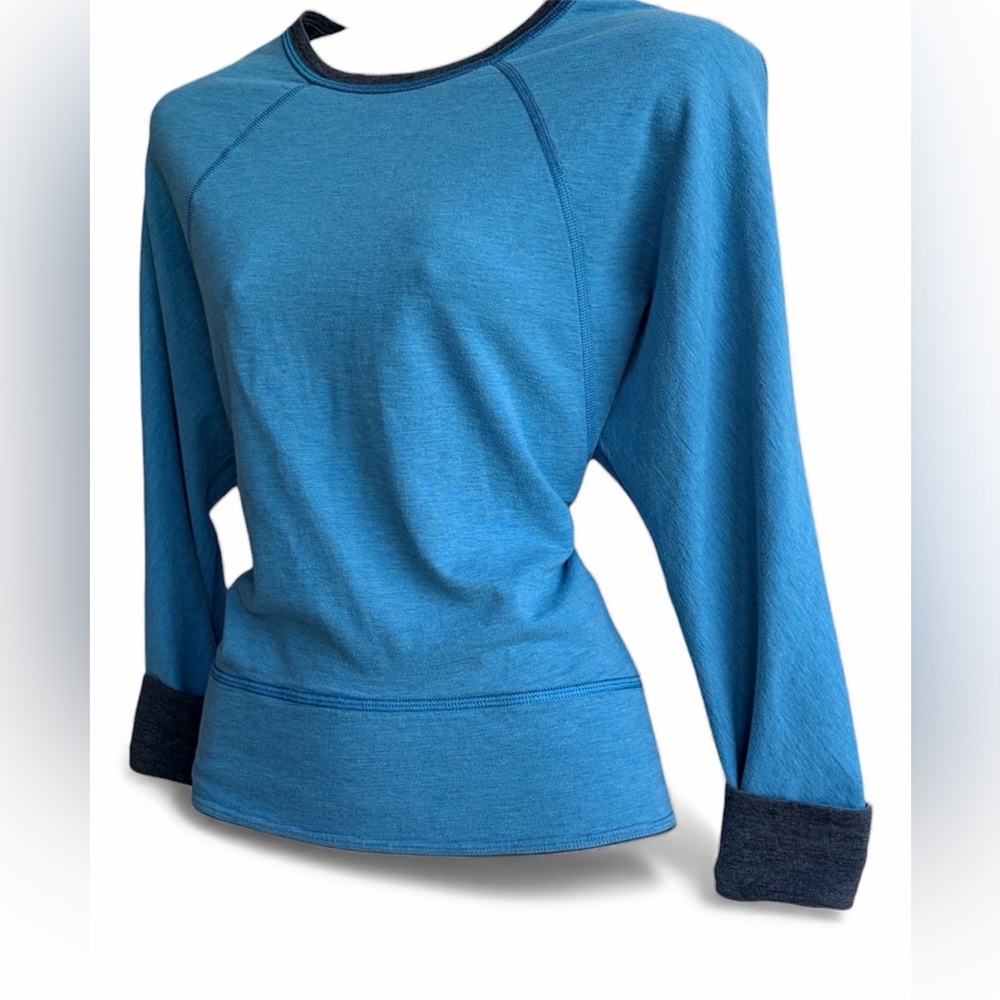 Lululemon REVERSIBLE Size 6 Dolman Top Sweatshirt Gray Blue Crew Neck Size 6